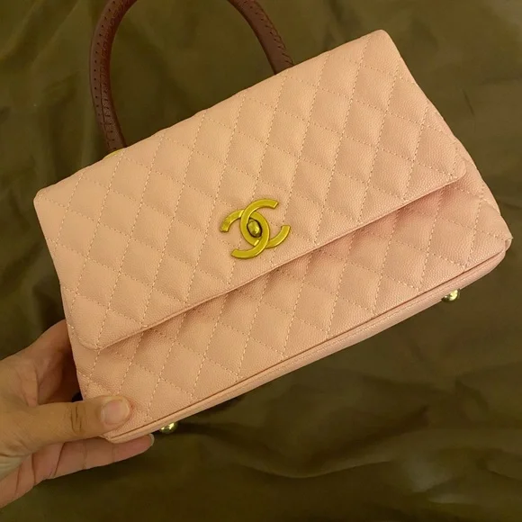 CHANEL Pink Quilted Shoulder Bag with Gold Logo - Picture 5 of 15